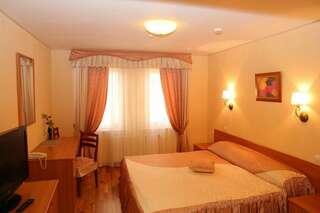 Гостиница Четыре короны Дмитров Большой двухместный номер с 1 кроватью-2